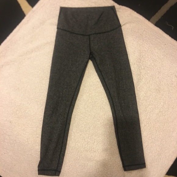 (SOLD)Lululemon High Times 7/8 Herringbone - Picture 2 of 7